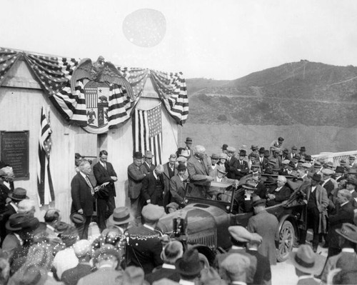 Crowd on Mulholland Dam during dedication