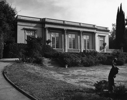 Home on Oak Knoll Circle, Pasadena