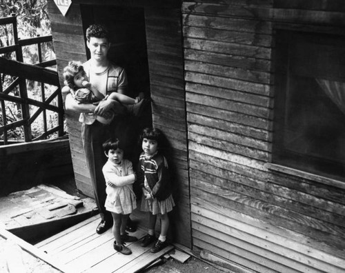 Family living in Chávez Ravine