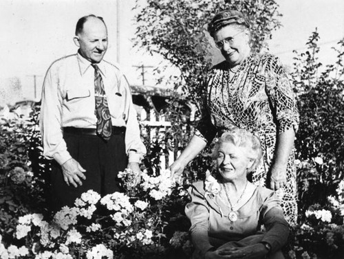 Valley couple gain recognition with roses