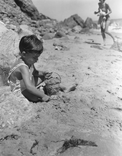 Children at the beach, view 14