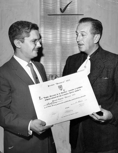 Walt Disney gets first 'Decencia' award