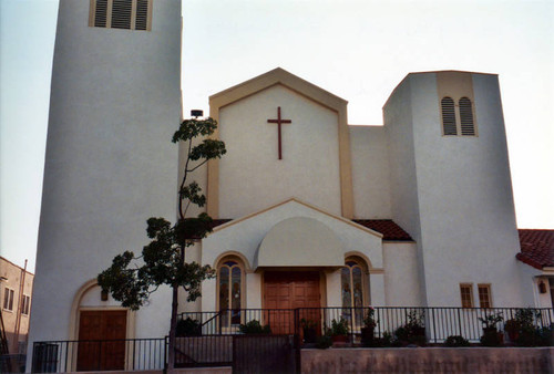 Hollywood Lutheran Church, main entrance