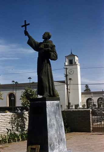 Father Serra statue and Union Station