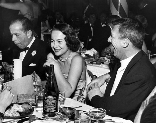 Olivia de Havilland and Humphrey Bogart