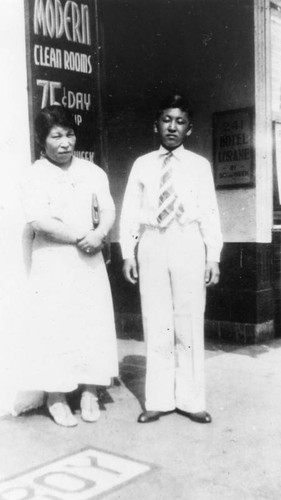 Yuwaye and Masanori Fujimoto in front of the Earl Roy Hotel