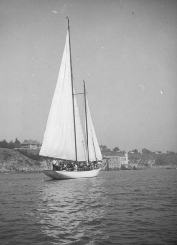 Sailboat seen on a Newport Beach sailing trip