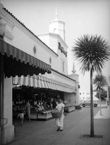 Shopping at Thriftimart, Leimert Park