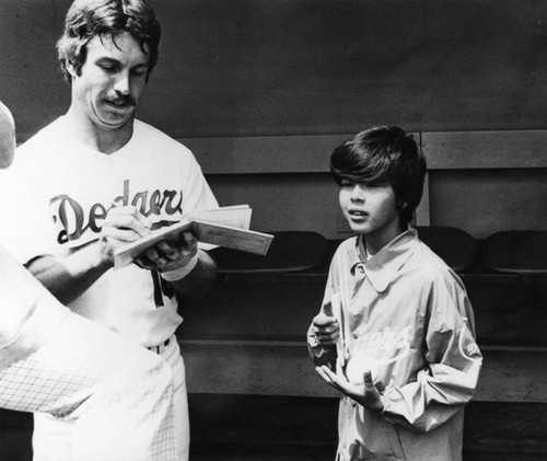 Boy gets Dodger autograph