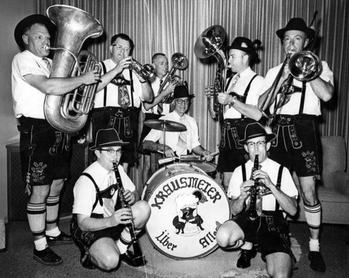 Professional men play 'sauerkraut' music