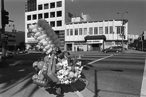 Street vendor, Miracle Mile