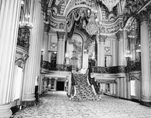 Staircase, Los Angeles Theatre