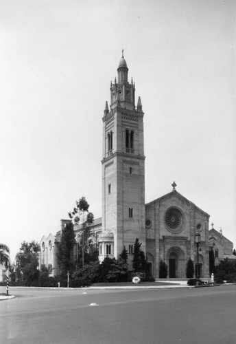 Exterior of Wilshire United Methodist Church, view 4