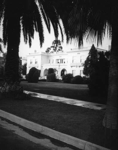 Mansion on Hillcrest Avenue in Pasadena