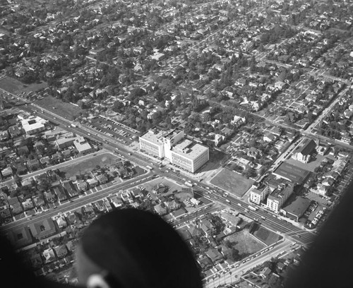 Tidewater Oil Co., Wilshire Blvd., looking northwest