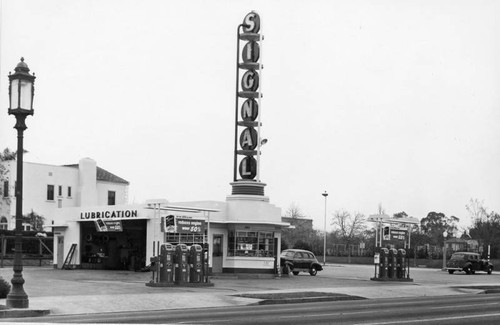 Signal service station on Wilshire