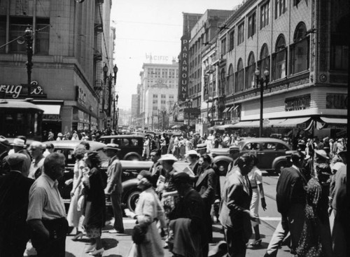 Another look at Broadway and 5th in the 30s