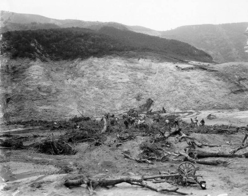 Cleaning up the dam's debris