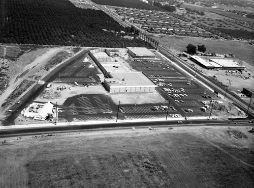 Vons and Thrifty Shopping Center