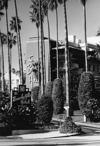 Beverly Hills Hotel entrance