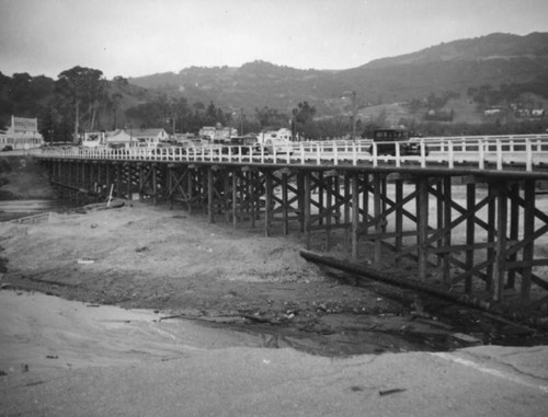 L.A. River flooding, Universal City, new Lankershim bridge