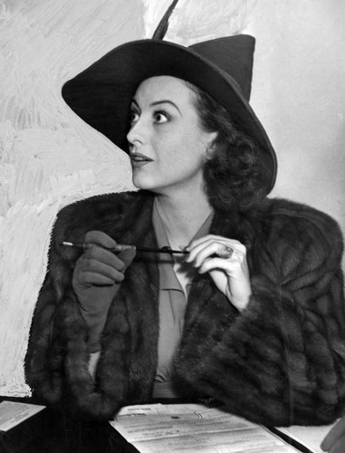 Joan Crawford to divorce Tone