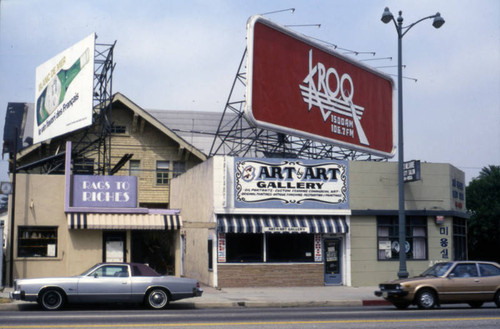 Storefronts on Wilshire Boulevard