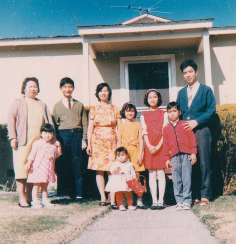 Si Fat Ng and family, group photo