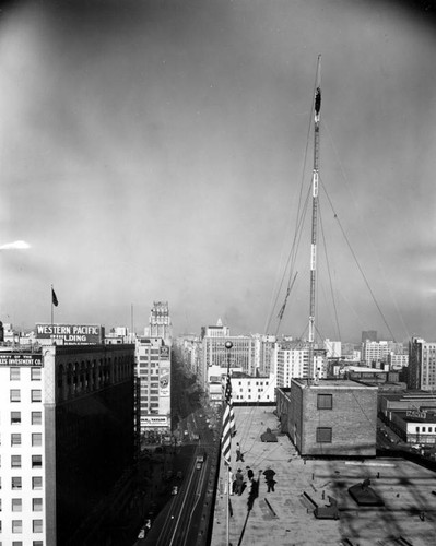 Antenna erected on L. A. Transit Lines building