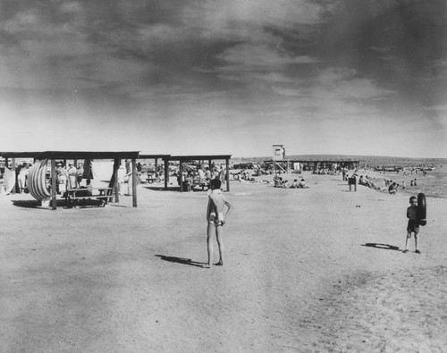 Picnicking at Salton Sea beach