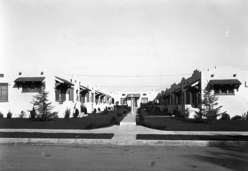 Courtyard apartments, Hollywood