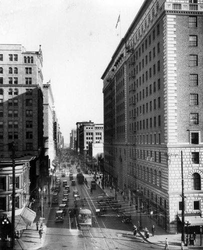 View of 7th Street, east from Figueroa