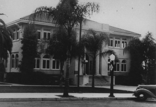 Glendora City Hall main entrance