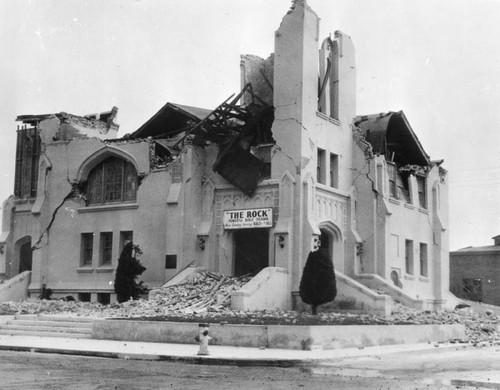 Earthquake-damaged church [graphic]