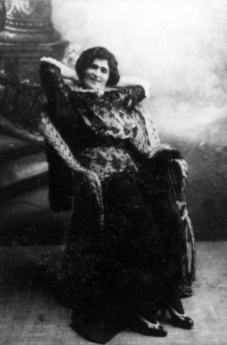 Portrait of actress — Calisphere