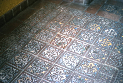 Los Altos Apartments tile floor