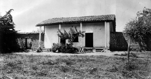 Whitewash adobe home