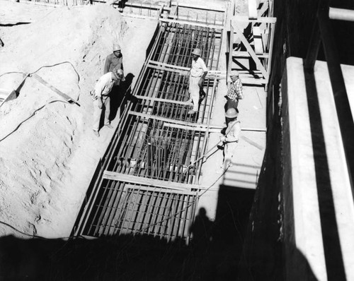 Building under construction, Cal Tech