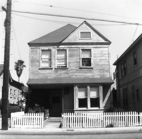 Bunker Hill Avenue residences