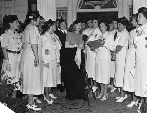 Marion Davies and the women of the American Legion