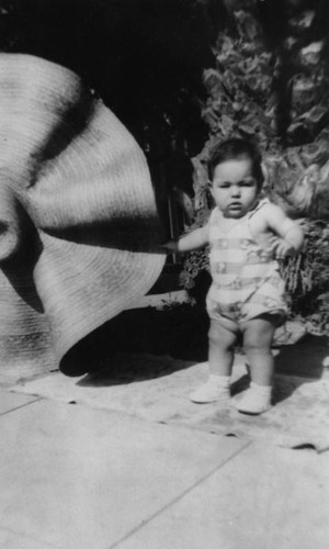 Child with large hat