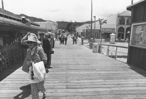 Avalon Bay pier