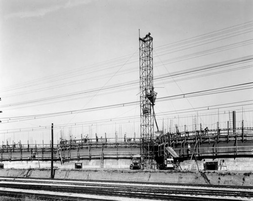 Associated Oil Co., closeup of construction