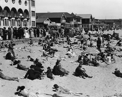 Ocean Park beach crowds