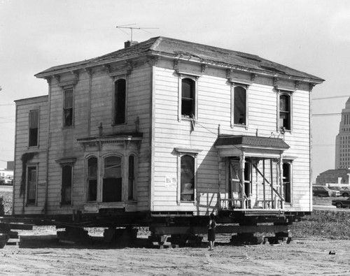 Preparing to move the "Salt Box" from Bunker Hill