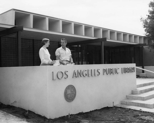 New building, Brentwood Branch Library, view 2