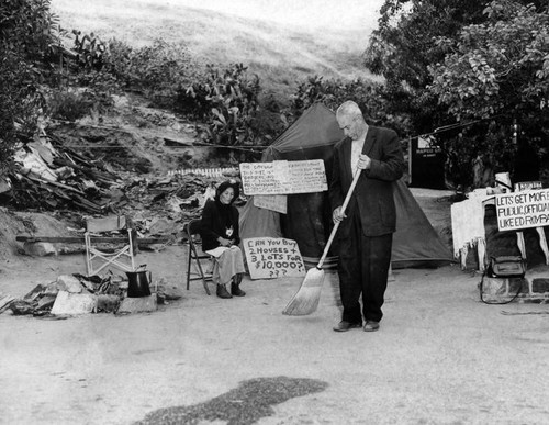 Eviction in Chávez Ravine