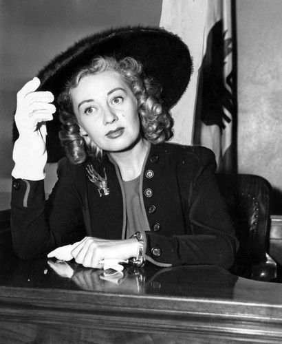 Joan Blondell divorcing Dick Powell