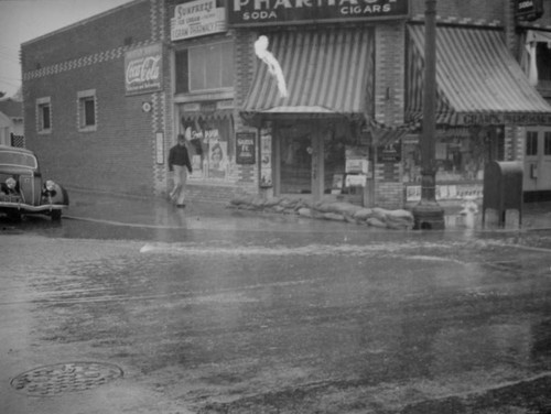 Gram's Pharmacy, sandbags, Glendale