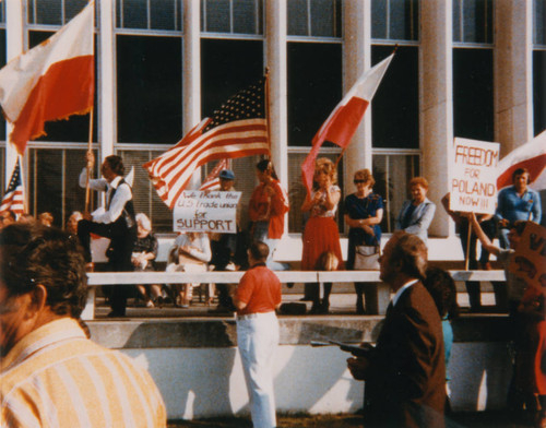 Polish organizations demonstrate at Federal Building